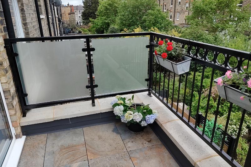 metal glass balustrade