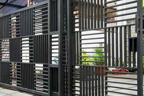 Sliding Horizontal Bar Driveway Gate